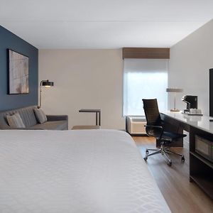 Zimmer mit Kingsize-Bett